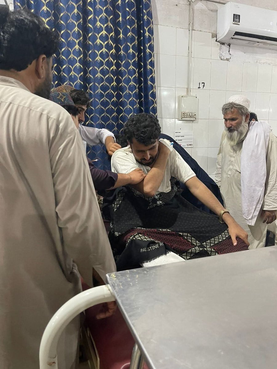 samirmujahid1's tweet photo. د بنو، بکاخېل تحصیل په نرمي خېل سیمه کې د پاکستاني رژیم د ډرون برید له امله درې ملکي کسان ټپیان شوي، چې په هغوی کې یو پنځه کلن ماشوم هم شامل دی. https://t.co/RCeWkMbwEK