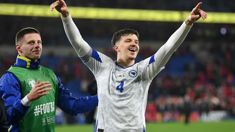 KaniFroh's tweet photo. I can just be grateful that Muharemović is okay because his career is just starting. The player he is, the warrior he is, the leader he is born to be. Your country loves you immensely Tarik 💙⚜️ https://t.co/Qp2IBEfhRA