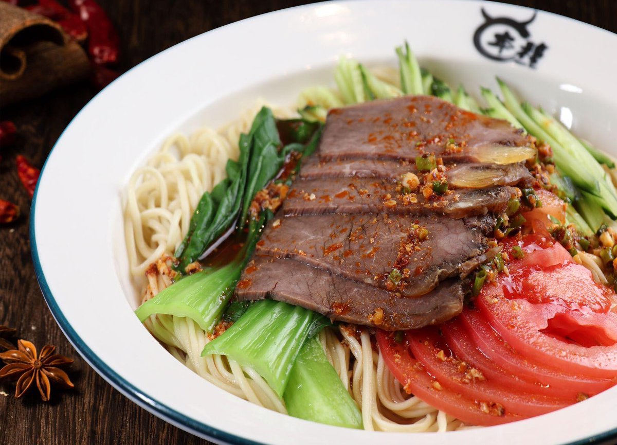 KarlReaddq1s's tweet photo. Just discovered the coziest hole-in-the-wall noodle spot in town! Hand-pulled lamb noodles + secret chili oil = absolute perfection. 10/10 would come back for their warm broth on rainy days https://t.co/EgwYvuppF4
