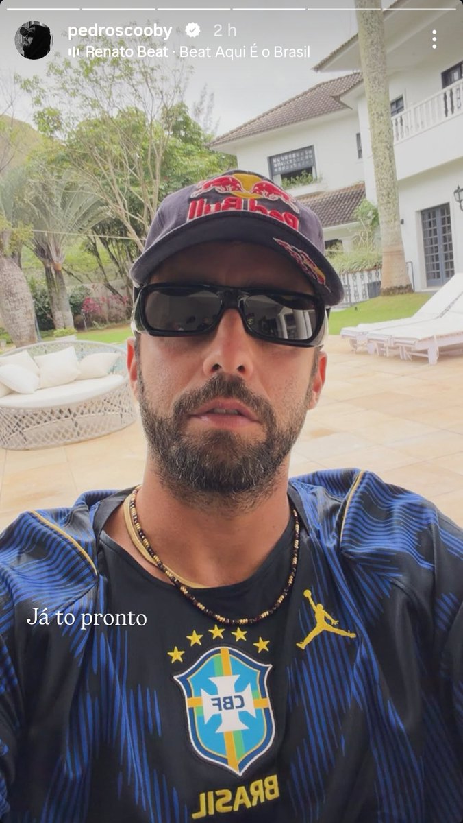 OndaDoScooby's tweet photo. Pedro Scooby pronto para assistir Brasil x Noruega #BRAxNOR https://t.co/lW4vs7TyaU