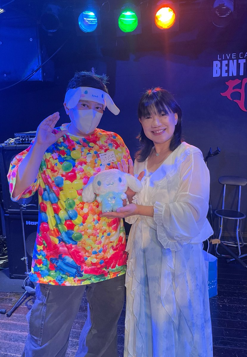 shinapup's tweet photo. 1番カラフルな姿で行って良かった😁
ライブってホント素晴らしい‼️
本当の推し活できたことに
嬉しく思います🩵
周りのシナモン推しとも話せたし
人生で後悔のないことが出来て幸せ
ずっと川田妙子さんのご活躍
心より応援しております。 https://t.co/aX8HNQPuvL