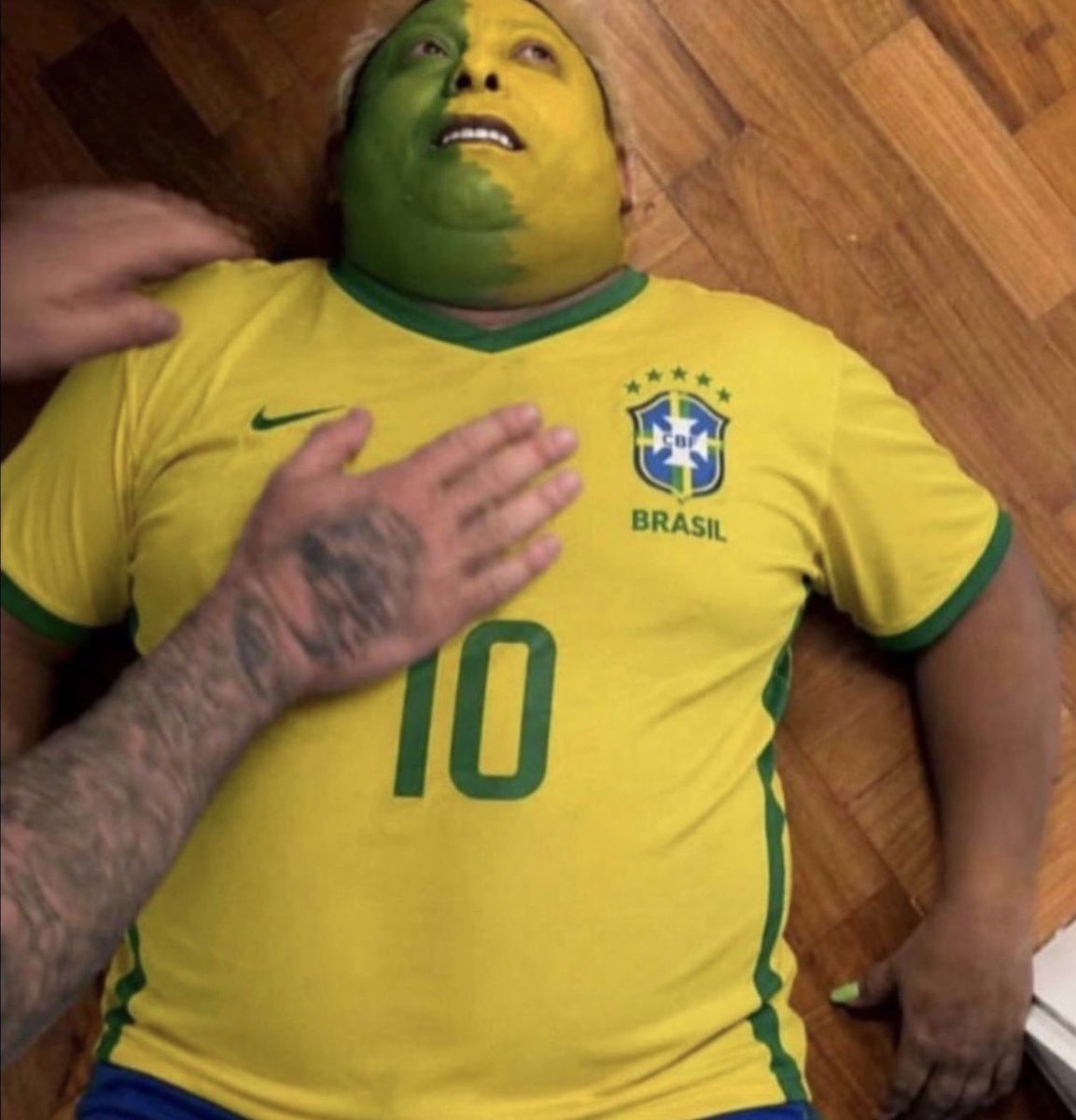 Sabiones's tweet photo. Foi gou/ tava impedido 

#BRAxNOR https://t.co/QaTG8Woigg