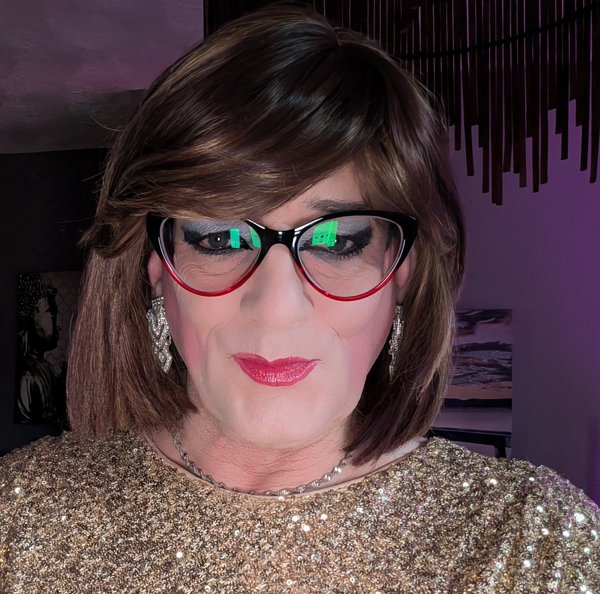 sophia30a's tweet photo. MMM its a gold  sequin dress for a sunday evening xx https://t.co/PupEUx4Yk5