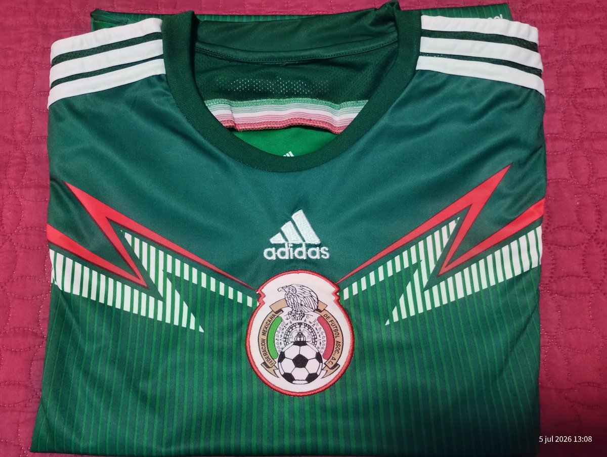 SadicoCCH's tweet photo. La FIFA tiene un pendiente muy serio con todos aquellos que portamos esta playera hace 12 años. 🇲🇽🦅⚖️ https://t.co/BeJu1z58Uw