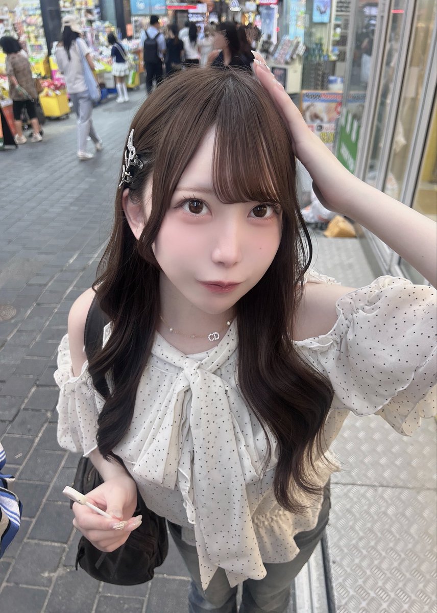 nagisa_karinu's tweet photo. おはよー♡ はやくおきてー！ https://t.co/JbAIWQeQZR