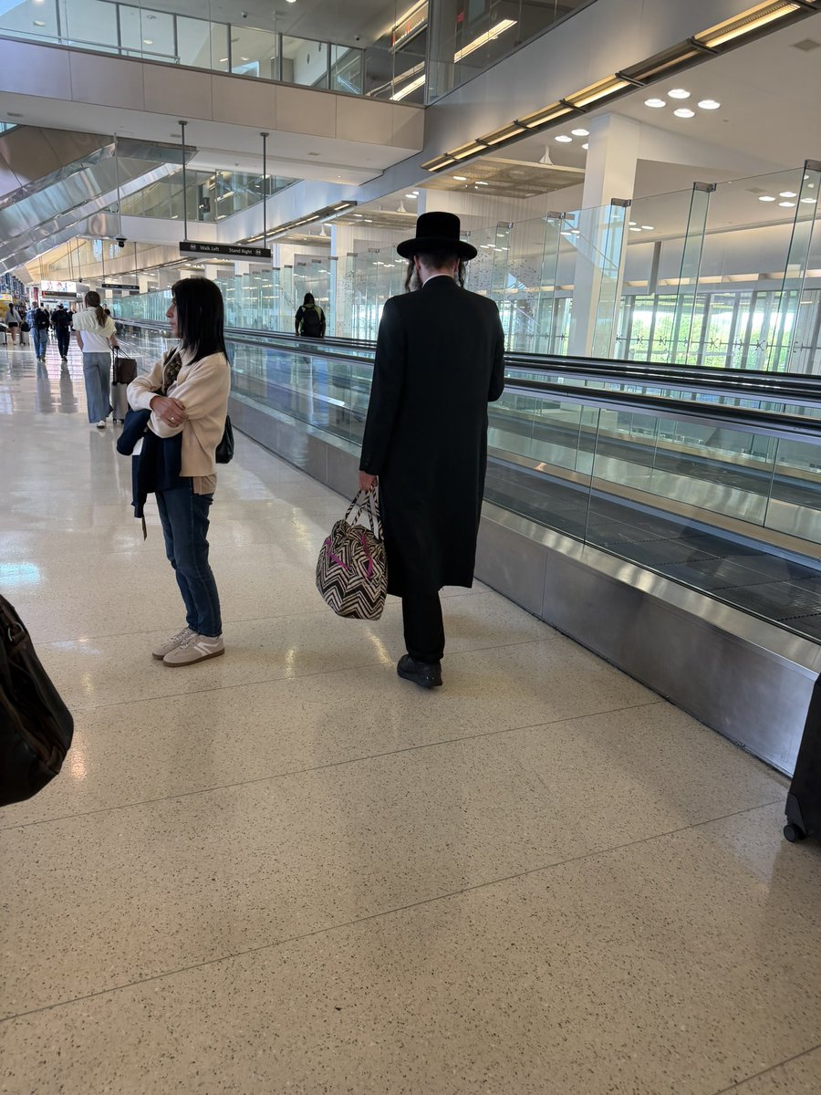 gregmcdiggle78's tweet photo. Top hat in 2026, gotta respect it https://t.co/oEYyX0V0ge