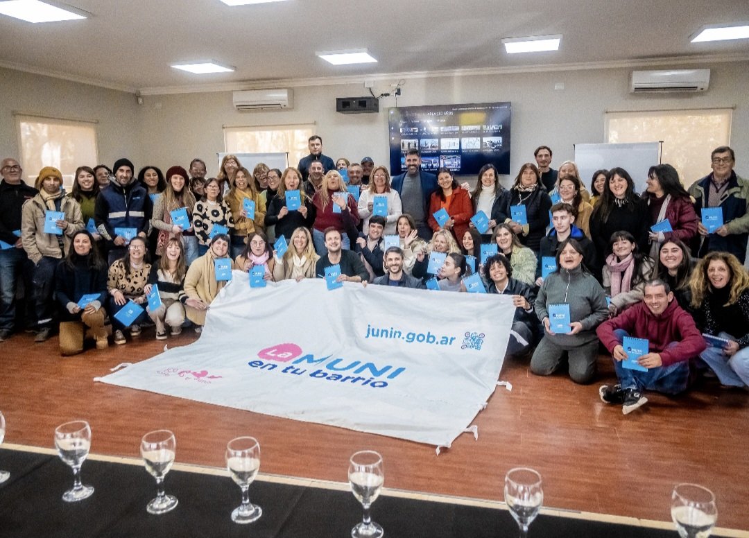 ManuelLlovet's tweet photo. EL GRAN EQUIPO DE LA MUNI EN TU BARRIO
Junto al intendente @juanfiorini repasamos los 20 Barrio Recorrido este año y planificamos lo que resta del año.
Gracias a todo el equipo del @gobiernodejunin
@generaljunin https://t.co/J5gkX1apMi