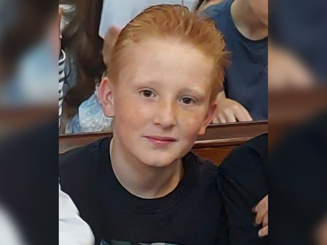 KAFKA_Dev's tweet photo. Dit is Joni, een soort Nederlandse Henry Nowak/Louis/Christian Zedig.
Slechts 13 jaar oud werd hij. 
Vorig jaar laf met een mes in de rug gestoken door een jongen met migratieachtergrond! 
De dader komt snel weer vrij & heeft nog een heel leven voor zich!
Dat van Joni & zijn familie is voorgoed afgepakt! 

Hoeveel Europese levens moeten er nog volgen?