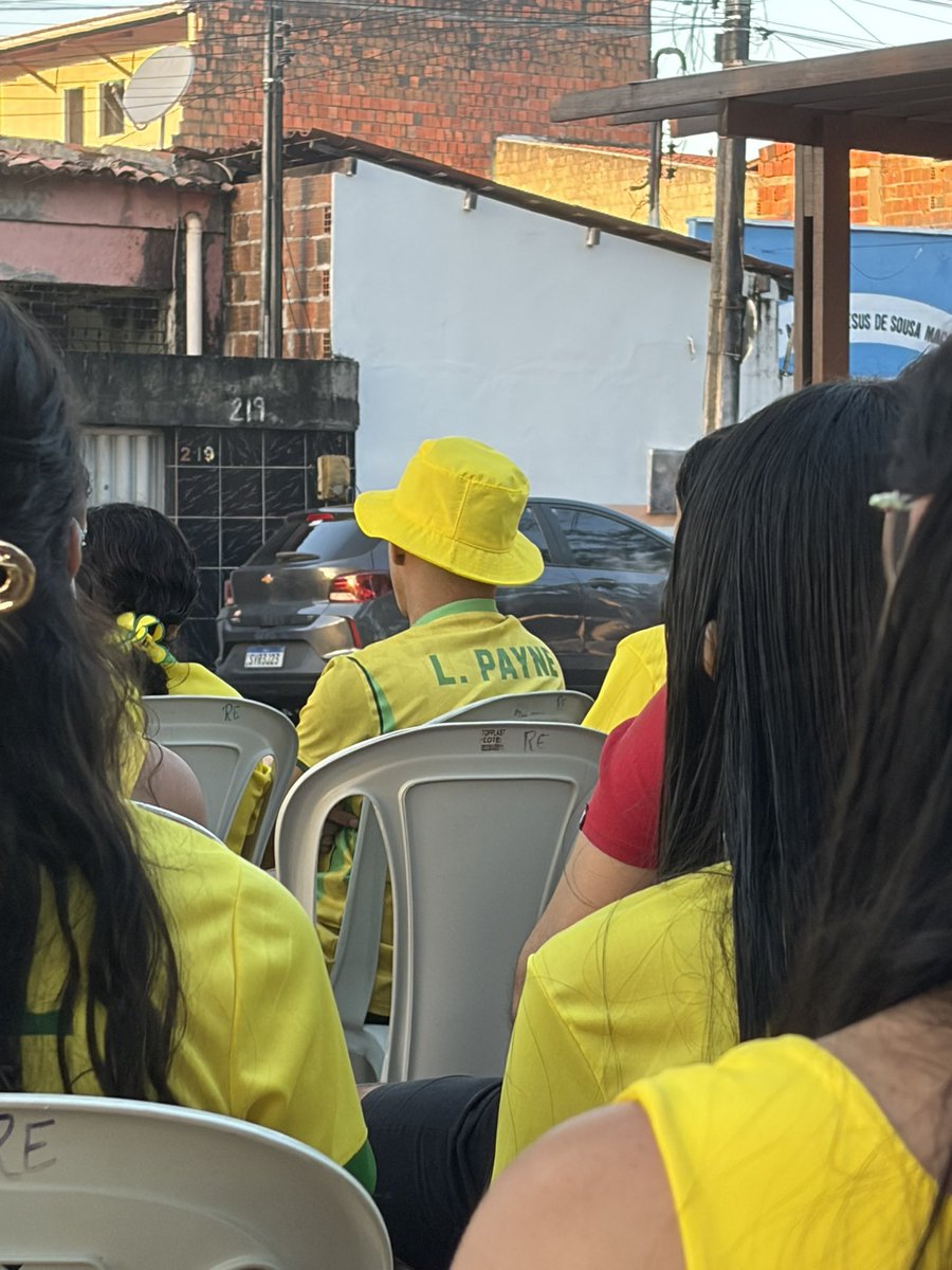 sweatzacky's tweet photo. do nada liam payne assistindo o jogo do brasil https://t.co/JJYts3LWAO
