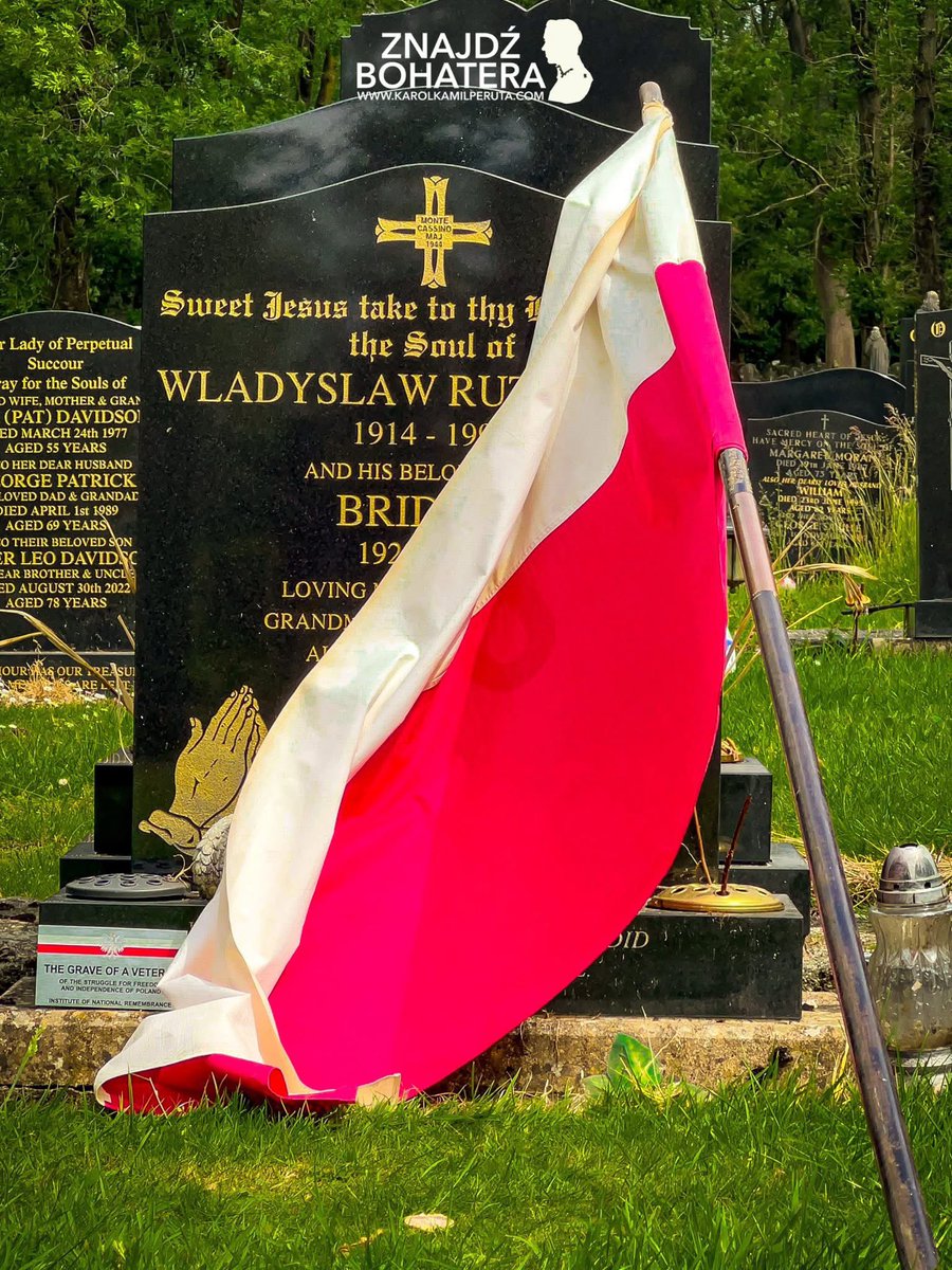 KarolPeruta's tweet photo. 11.06.2026
Kilka zdjęć z oznaczenia grobu podoficera Władysława Rutkowskiego. BOHATERA Monte Cassino 

👉🏻 https://t.co/yO8NEnVe4T

Dzięki akcji „Znajdź Bohatera” kolejny grób polskiego weterana został godnie oznaczony oficjalną tabliczką Instytutu Pamięci Narodowej:  
„Grób Weterana walk o wolność i niepodległość Polski”.

To nie jest zwykła tabliczka.  
To kolejna wielka chwila, która rozrywa pierś dumą i daje nam siłę, by walczyć dalej – by upominać się o każdego zapomnianego Bohatera!

Do dziś, wyłącznie dzięki Waszemu wsparciu i akcji „Znajdź Bohatera”, zarejestrowałem i oznaczyłem 218 grobów polskich weteranów spoczywających na brytyjskiej ziemi. Walka trwa – i nie ustanie, dopóki choćby jeden z nich pozostaje bez swojego imienia na kartach historii Rzeczypospolitej!

A dziś radość jest jeszcze większa.  
Na starym, zapomnianym cmentarzu St. Joseph’s Moston w Manchesterze odnalazłem i oznaczyłem grób kolejnego BOHATERA:

Podoficer Władysław Rutkowski  
36 Kompania Ratownicza  
Bohater Bitwy o Monte Cassino  
Krzyż Monte Cassino nr 47248

To jeden z ponad stu polskich grobów, które od lat są pod moją osobistą opieką. Miejsce, które przez dziesięciolecia niszczyli wandale – połamane krzyże, rozbite tablice, zapomnienie.  
A myśmy powiedzieli: NIE! Niewiele polskich grobów na tej sekcji ocalało przed furią wandali…

Jak zawsze, po oznaczeniu grobu BOHATERA pochylam nad nim stara Polska flagę. Flagę którą otrzymałem po śmierci mojej przyjaciółki i mentorki, sanitariuszki Armii Krajowej i Powstania Warszawskiego. Przez dziesięciolecia służyła ona weteranom AK w Manchesterze zaś dziś w imię wdzięczności, szacunku i hołdu pochylam ją na grobami takich jak oni, BOHATERÓW! 

Już od 10 lat w Dniu Wszystkich Świętych razem z miejscową Polonią zapalamy tu tysiąc biało-czerwonych zniczy.  
Tradycja Tysiąca Zniczy trwa. I trwa TYLKO dzięki Wam.

To nie jest zwykły cmentarz.  
To świątynia polskiej chwały.  
Tu spoczywają wielcy ludzie – ci, którzy oddali wszystko, byśmy my dziś mogli być wolni. Największym grzechem byłoby pozwolić, by ich imiona zginęły w ciszy.

CZEŚĆ TWOJEJ PAMIĘCI, PODOFICERZE RUTKOWSKI!  

W tym roku Tradycja Tysiąca Zniczy potrzebuje Twojej pomocy jak nigdy.  
Pomóż mi godnie upamiętnić tych, którym zawdzięczamy absolutnie WSZYSTKO – naszą wolność, nasz język, nasz honor.

Bo oni nie prosili o pomniki.  
Oni prosili tylko o jedno:  
żebyśmy ich nie zapomnieli.

Liczę na Ciebie! 
Razem sprawmy, by żaden z nich nie pozostał zapomniany.  
Razem pokażmy światu, że Polska pamięta – zawsze i wszędzie!
Tylko dzięki Wam od 10 lat ten skrawek zapomnianej polskiej ziemi, rozświetla światło 1000 biało czerwonych zniczy, w tym roku nie może być inaczej! 

👉🏻 https://t.co/5Rye5OQpXD                              

„Pomimo wszystko i pomimo wszystkim, dla Ciebie Polsko!”

Więcej i akcji „Znajdź Bohatera” 
👉🏻 https://t.co/dMdy0xaReF

 #karolkamilperuta  #znajdzbohatera  #waldi114 #montecassino #manchester