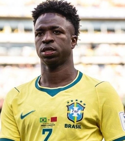 NJanfren's tweet photo. Na moral, qual o sentido do Vini Jr não ter chamado a RESPONSABILIDADE pra cobrar esse pênalti?

"Ah, mas pode ser decisão do Ancelotti".

Irmão, não existe isso, tinha que ter sido ELE. Não existe Bruno Guimarães cobrar um pênalti ao invés do craque do time, vtnc. https://t.co/r8Y5TC1Wvj
