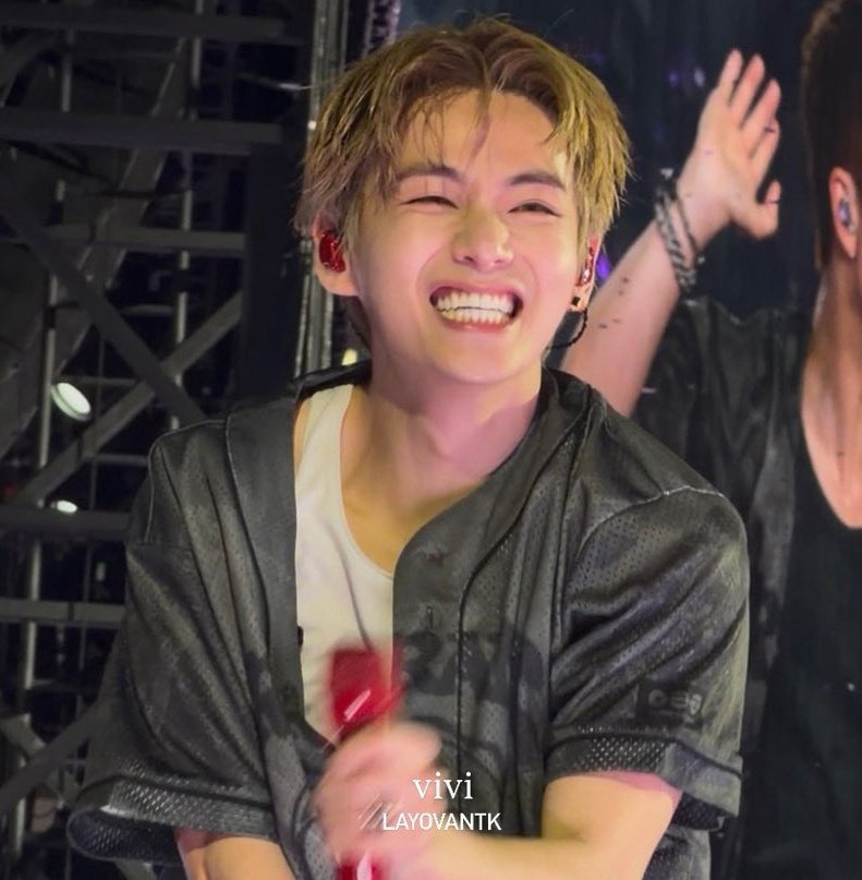 vjoonism's tweet photo. may your days always keep shining this bright taehyung https://t.co/bjW9bfvsFK
