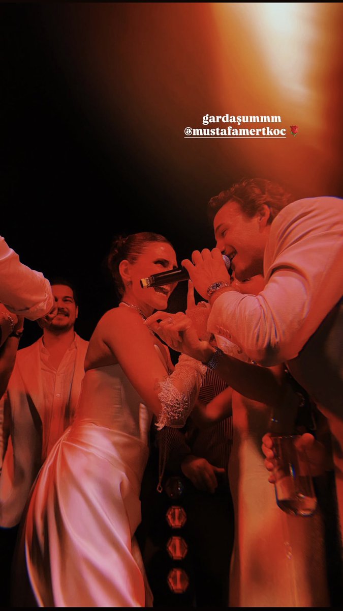 cagatayyfanclub's tweet photo. Çağatay Ulusoy, Mali Şimşek &amp; Berfin Yaren Bilgin'in düğününden. https://t.co/6jF9Dp5v1R