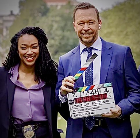 VirginiaInCal's tweet photo. Good News Boston Blue Fans !
The cast and crew are assembling in Toronto and will begin filming on Wednesday βJuly 8thβ. π
#bostonblue #dannyreagan #daez #donniewahlberg https://t.co/zxGINBOZ4l