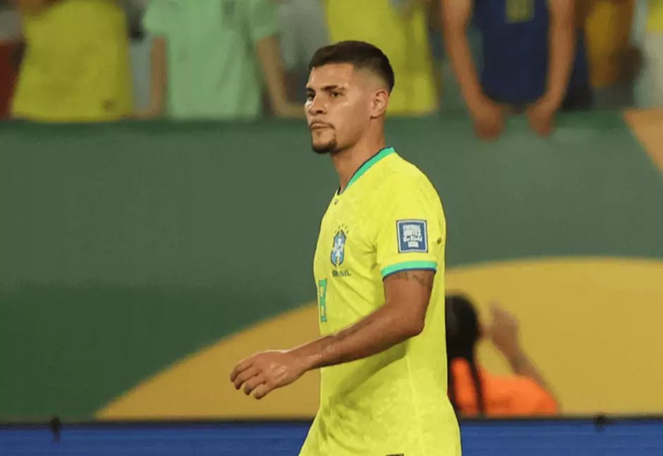 mauriciojornal_'s tweet photo. Acredite se quiser: 

Segundo o Transfermarket, o Bruno Guimarães cobrou apenas TRÊS PÊNALTIS na carreira inteira.

Inadmissível quem fez isso. https://t.co/yPjb8dMWy3