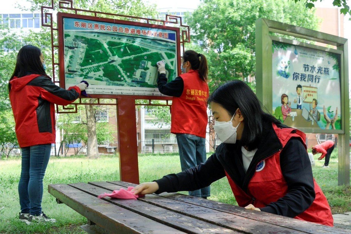 Vanbalsen's tweet photo. [Join our neighborhood park clean-up this Sat 9am! Bring gloves u0026 a friend—make our green space shine!] https://t.co/dfYx4TU6VB