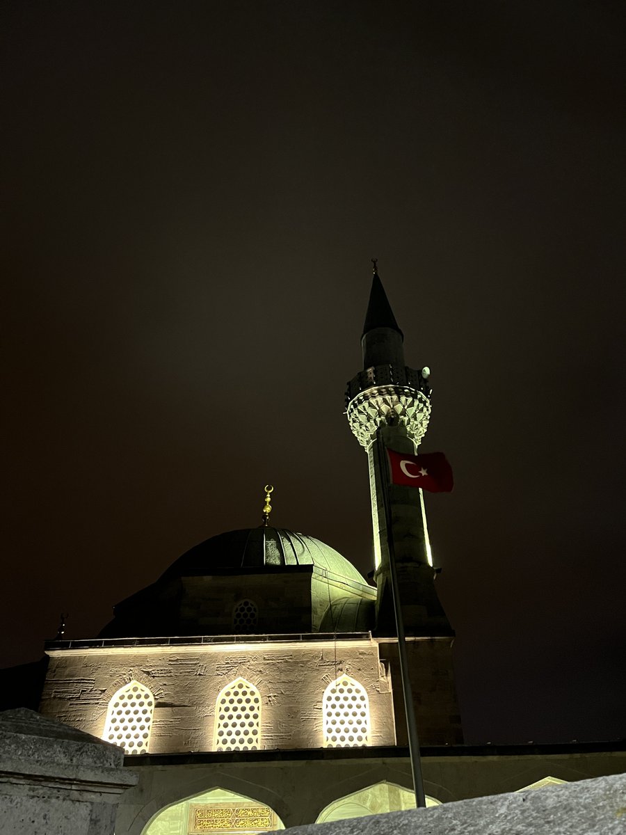 yzcyakup's tweet photo. Gecenin son kısmında yapılan dua; daha faziletli, daha samimi ve makbuldür.
(Tirmizî, "Deavât", 80)

Allah'ım! Sevdiğim şeylerden bana verdiğin rızıkları, Senin sevdiğin şeyleri yapabilmem için bana güç, kuvvet eyle.
(Tirmizî, "Deavât", 75) https://t.co/2sonEPaHha