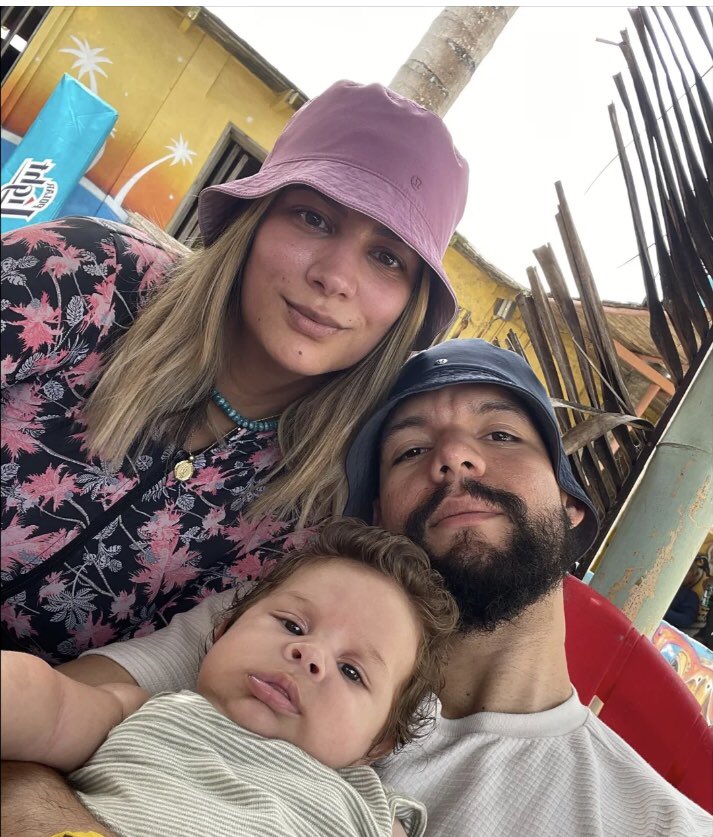 cvguaguas's tweet photo. Se ha confirmado que Willner Rivas, su esposa Mariangel Pérez y su pequeño hijo Theo han sido encontrados sin vida tras haber quedado sepultados hace once días por el terremoto que asoló Venezuela.
Desde el CV Guaguas nos unimos al dolor de su familia.
Descansen en paz. https://t.co/4x1k4H8fRl