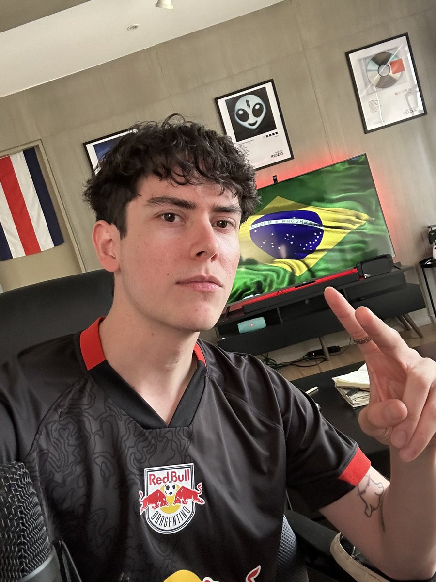 rodezel's tweet photo. REACCIONANDO AL PARTIDO BRASIL NORUEGA
https://t.co/vZBOUCrhSt https://t.co/XHyi9Ihvyb