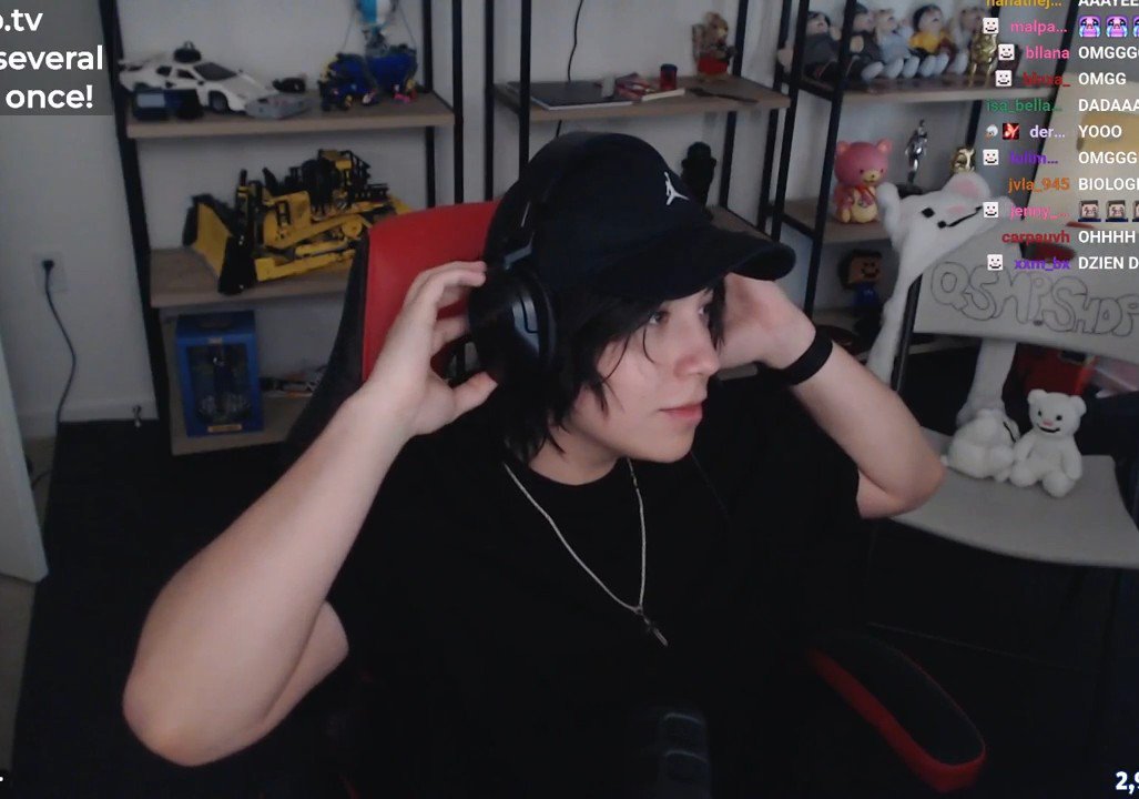 carreckity's tweet photo. HERMANO LO LINDO QUE SE VE QUACKITY HOY??? que come o que, yo quiero verme así<//3 https://t.co/K6wplxkMaN