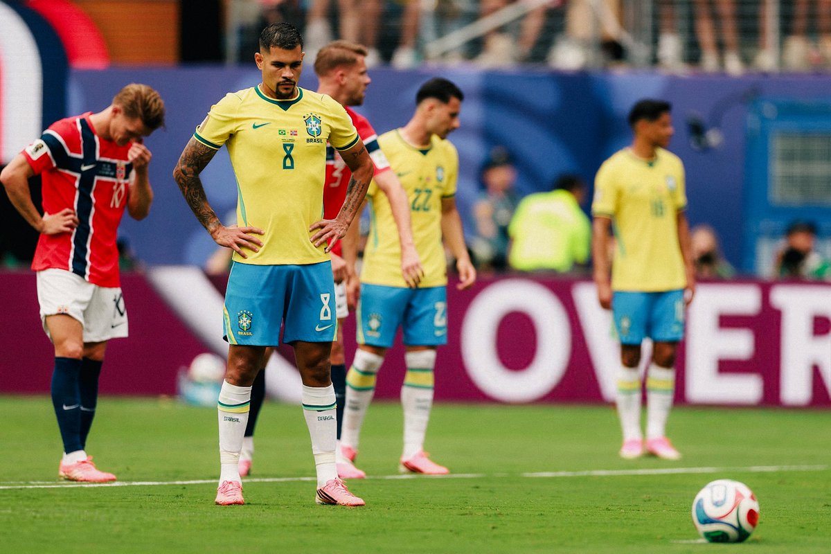 _gjr7's tweet photo. Bruno Guimaraes &amp; Orjan Nyland
#FIFAWorldCup | #BRANOR https://t.co/01b0DPIXtq