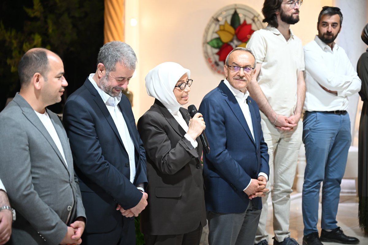 oznurcalik's tweet photo. Net Haber İmtiyaz Sahibi kıymetli kardeşim Ahmet Keskin’in kıymetli oğlu Abdusselam ile Süveyda kardeşimizin düğün merasimine katılarak bu anlamlı günlerinde mutluluklarına ortak olduk.

Abdusselam ve Süveyda kardeşlerimizi gönülden tebrik ediyor, kurdukları yuvanın sevgi, huzur, bereket ve mutlulukla daim olmasını Yüce Allah’tan niyaz ediyorum.