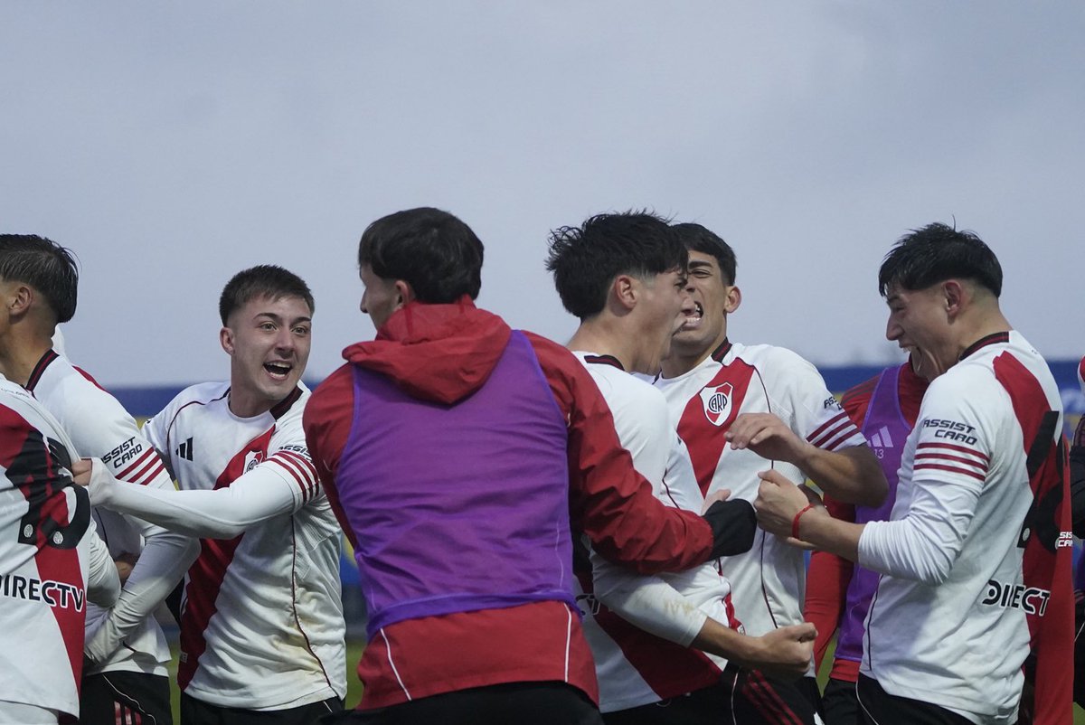 RiverPlate's tweet photo. Victoria por penales en el Superclásico y River finalista del #TorneoProyección 🤍❤️🤍 https://t.co/2U1X2KYYax