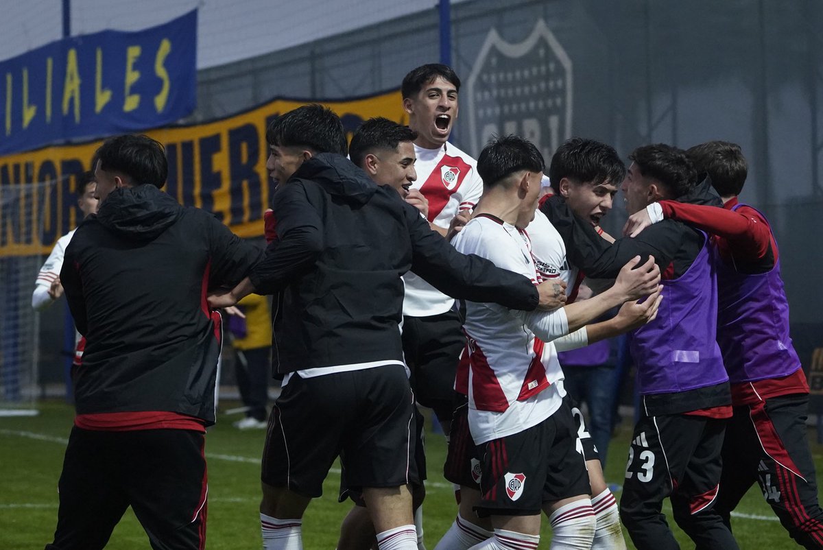 RiverPlate's tweet photo. Victoria por penales en el Superclásico y River finalista del #TorneoProyección 🤍❤️🤍 https://t.co/2U1X2KYYax