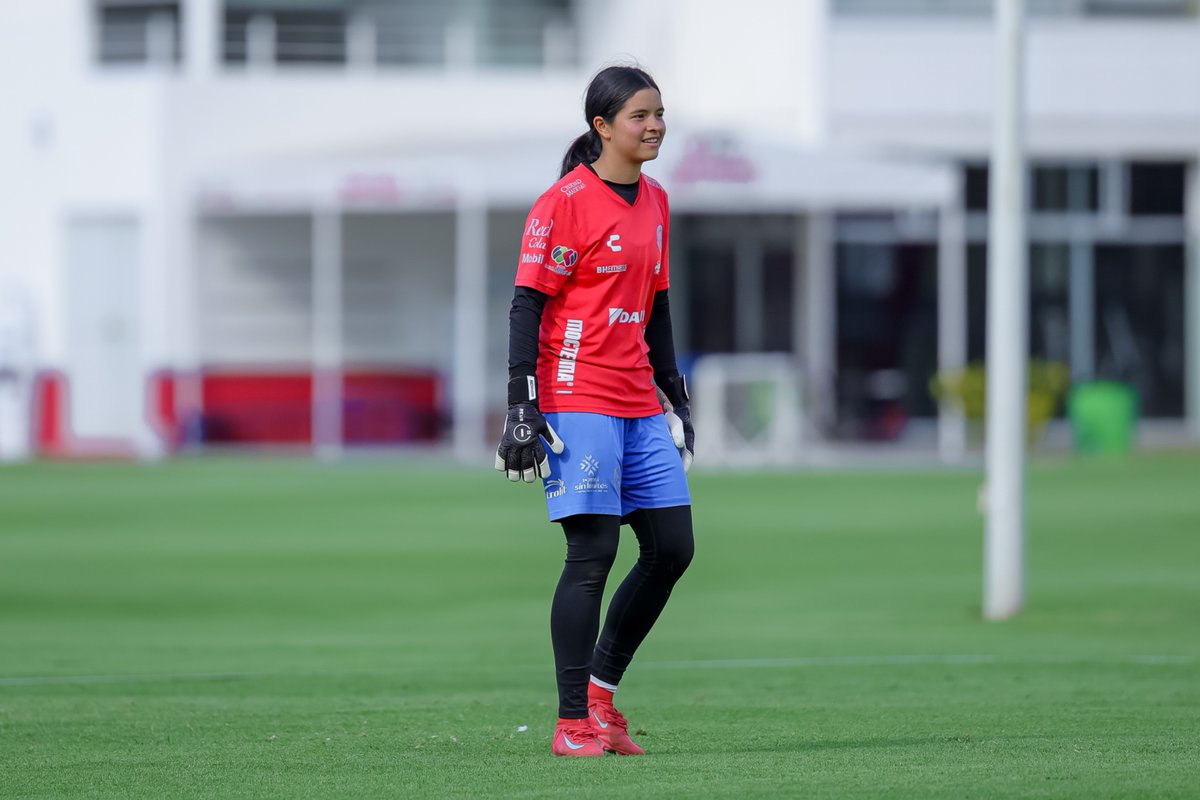 AtletiDeSLPFem's tweet photo. 😁🧤

#ConAlmaPotosina #PretemporadaADSL https://t.co/YOiliC1B67