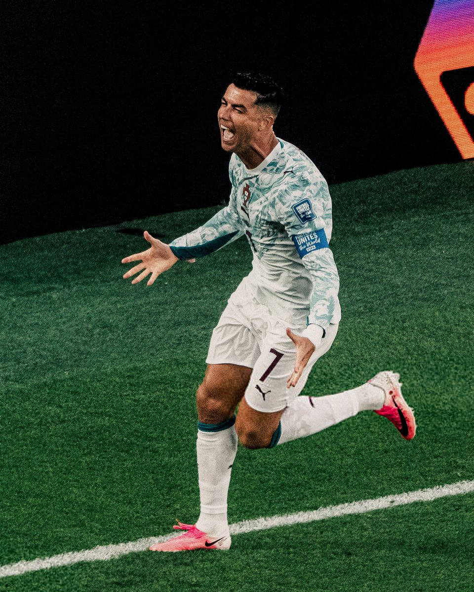 Heis_TheGOAT's tweet photo. Day 16 0f Posting till @Cristiano Ronaldo Wins the World Cup https://t.co/5toBXdwCTC