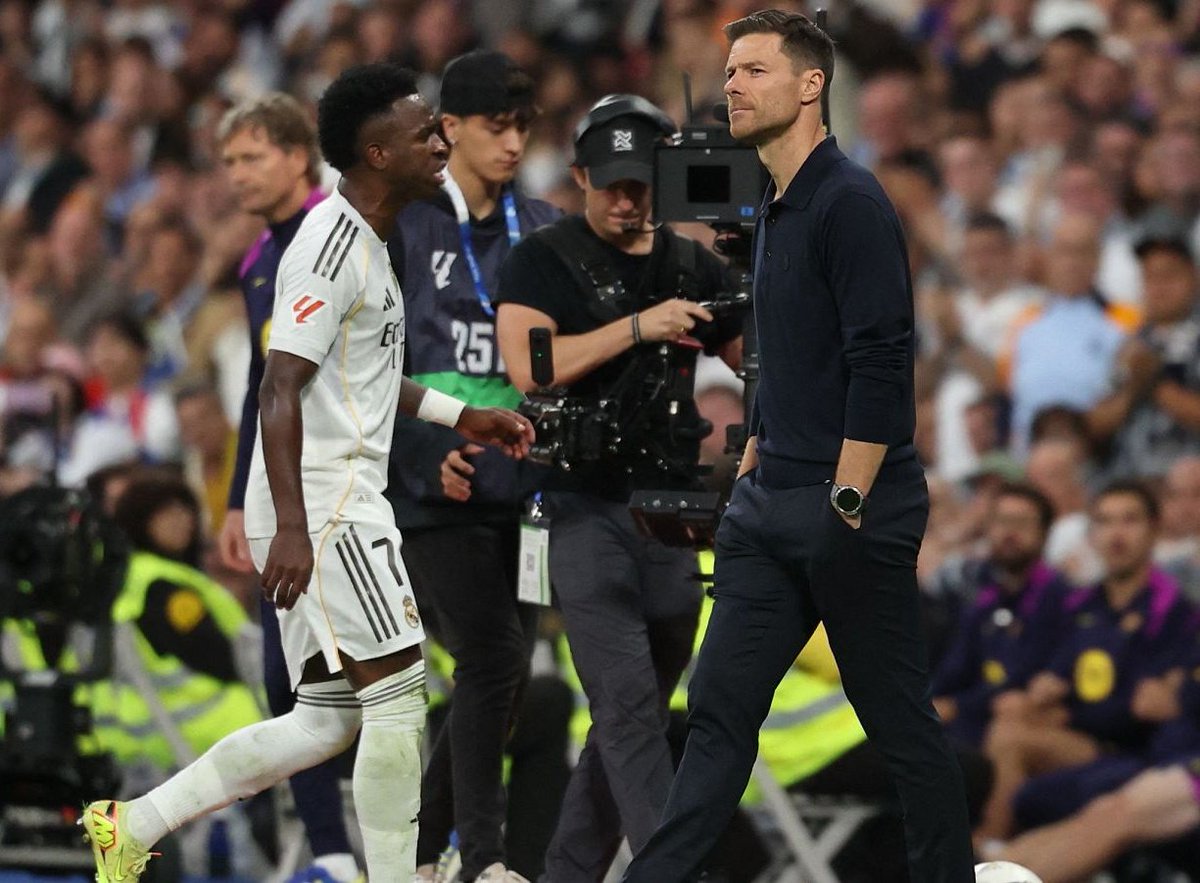 ElInmortal____'s tweet photo. Si Vinicius desobedece órdenes del entrenador por orgullo, se le critica.

Si Vinicius obedece órdenes del entrenador por encima de su orgullo, se le critica.

Da igual lo que haga. No es el qué, sino el quién. Es el nuevo villano del fútbol. https://t.co/Xnd0edIeCA