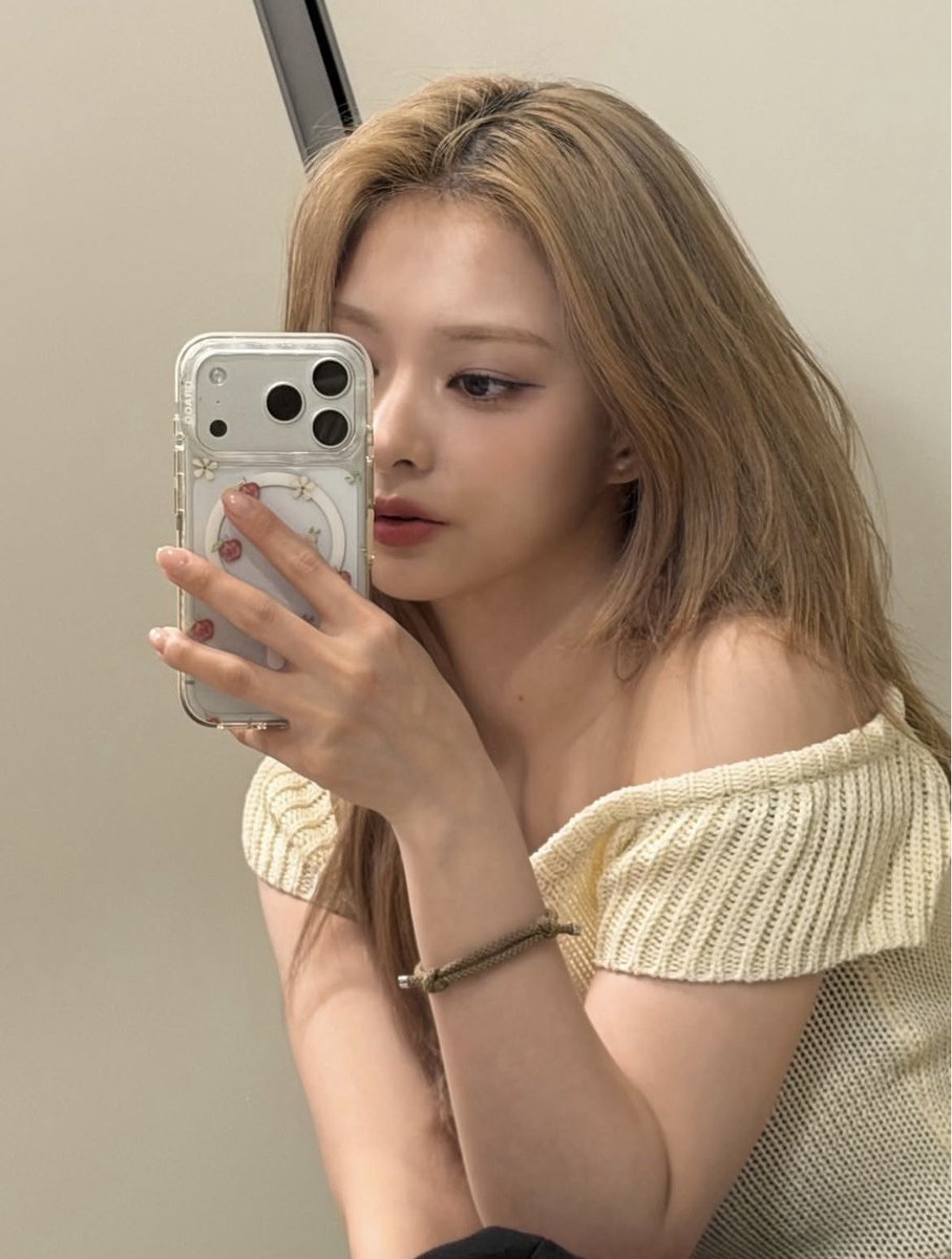 flover_08_'s tweet photo. 🐥
[26. 7. 5 이나경 인스타]

#fromis_9
#프로미스나인 #프나
#송하영 #하영 #박지원 #지원 #이채영 #채영 #이나경 #나경 #백지헌 #지헌 https://t.co/bVI3HMXpfl