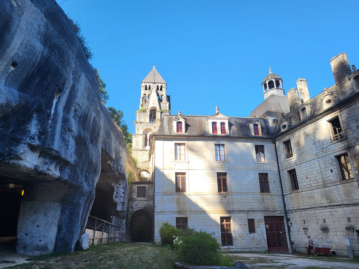 fleuwy's tweet photo. somewhere in the middle of france https://t.co/uURg8uihjV