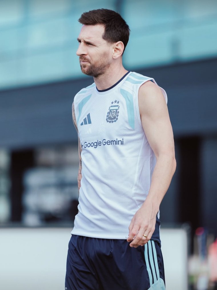 KING MESSI 10 tweet media