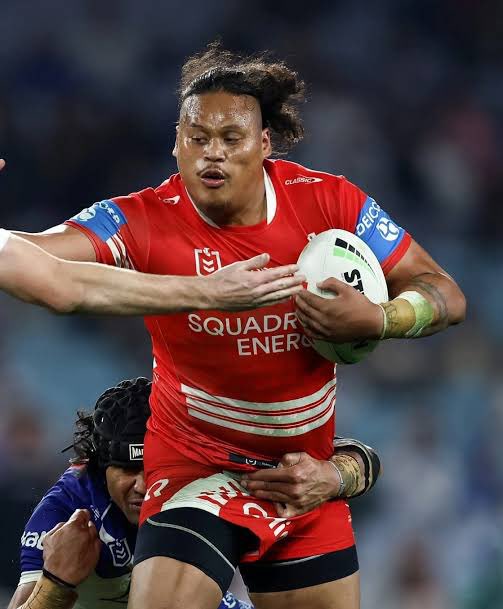 DragonsCentral's tweet photo. 🚨DRAGONS TRANSFER NEWS:

Dragons backrower Luciano Leilua has secured a 3 year contract with the Catalan Dragons.

Leilua joins Cook, Guler, Feagai, and Sloan as players heading to the Super League as Dragons roster overhaul continues. https://t.co/UFFCV0qlvp