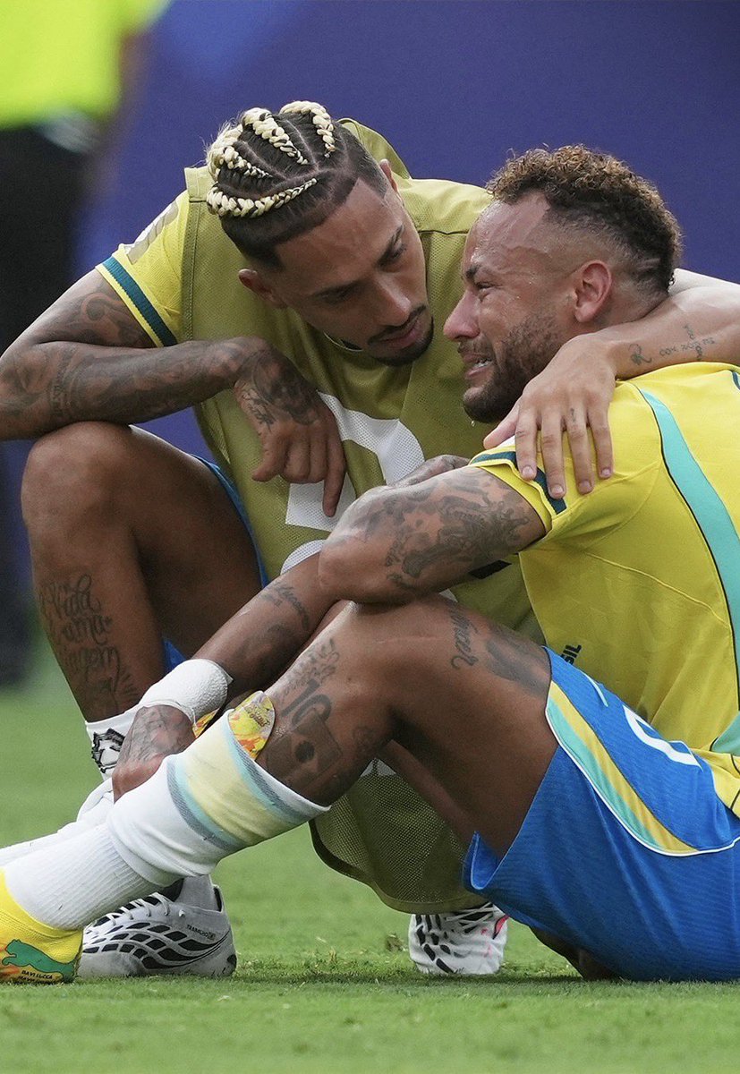 SVilabelmiro's tweet photo. Alguns vão lembrar das derrotas. Eu vou lembrar do garoto que fez milhões de brasileiros voltarem a sonhar com a Seleção. Obrigado por tudo, Neymar. 😭 https://t.co/TNrxZz7R8X