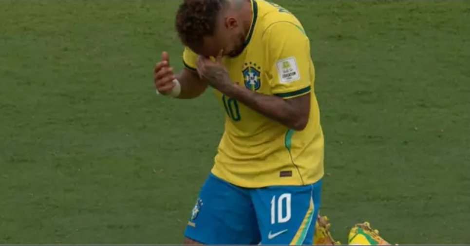 diegomuguetrj's tweet photo. Obrigado por tudo, Neymar.

Você foi homem de ir pro jogo mesmo com o corpo esfacelado.

Foi homem de engolir o banco de reservas, mesmo tendo o tamanho que tem, e foi homem de chamar a responsabilidade e bater o pênalti.

​Com você em campo desde o início, a história teria sido outra.

O ódio em cima de você é um negócio incomensurável.

Mas no fim, não tem jeito: você sempre sai por cima de cada um dos seus inimigos.

​Valeu, mlk. Você é gigante demais.
