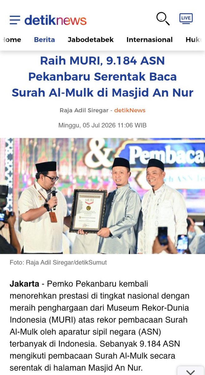 Sentjoko's tweet photo. Sembilan ribu seratus delapan puluh empat ASN Pekanbaru serentak membaca "Bintang adalah alat pelempar Setan" [67:5].

Mau gembira namun menjadi sedih; mengapa aparat pelayan rakyat beramai-ramai melakukan kegiatan unfaedah seperti ini, tapi malah dianggap sebagai prestasi? https://t.co/DXiq7VRJV6