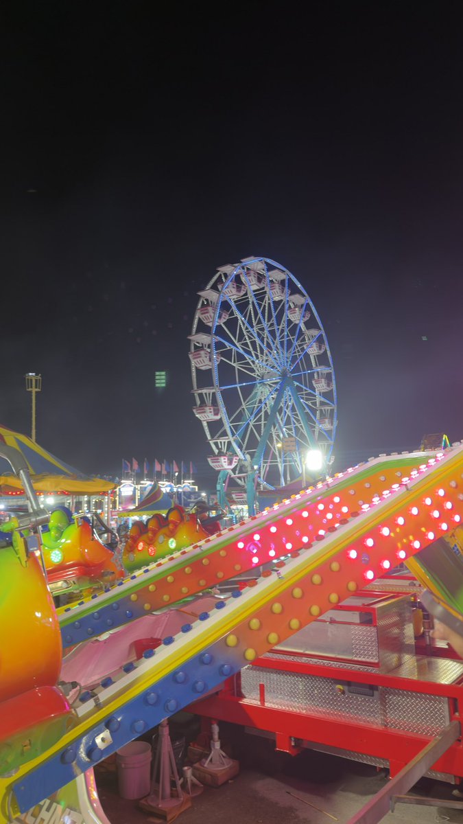 Ariel_Impecable's tweet photo. Wey que hacía yo privándome de la adrenalina de los juegos mecánicos. 🤙🎡🎢 https://t.co/kQoGSSlldP