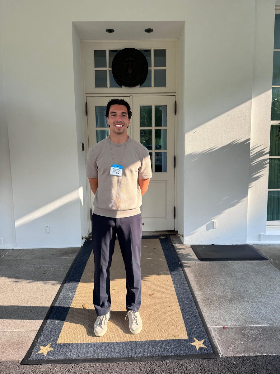 oliverhenry's tweet photo. I have just had a tour of the West Wing of The White House.

What an incredible honour, I loved every second of it.

I wasn’t allowed any photos inside the White House apart from the press room.

However, I stuck my head in the Oval Office, walked through the halls and saw the Presidential walk of fame.

This trip continues to blow my mind, every single day. 

I agreed with the person showing me around, anything is possible in America.

Who knows where we go from here.