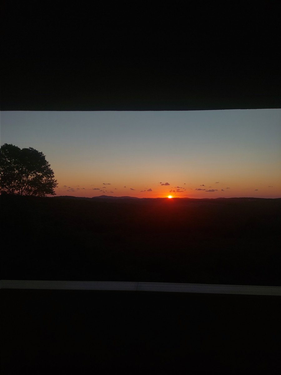 filizmsi's tweet photo. günbatımları daha kızıl, https://t.co/0shKzSvp30