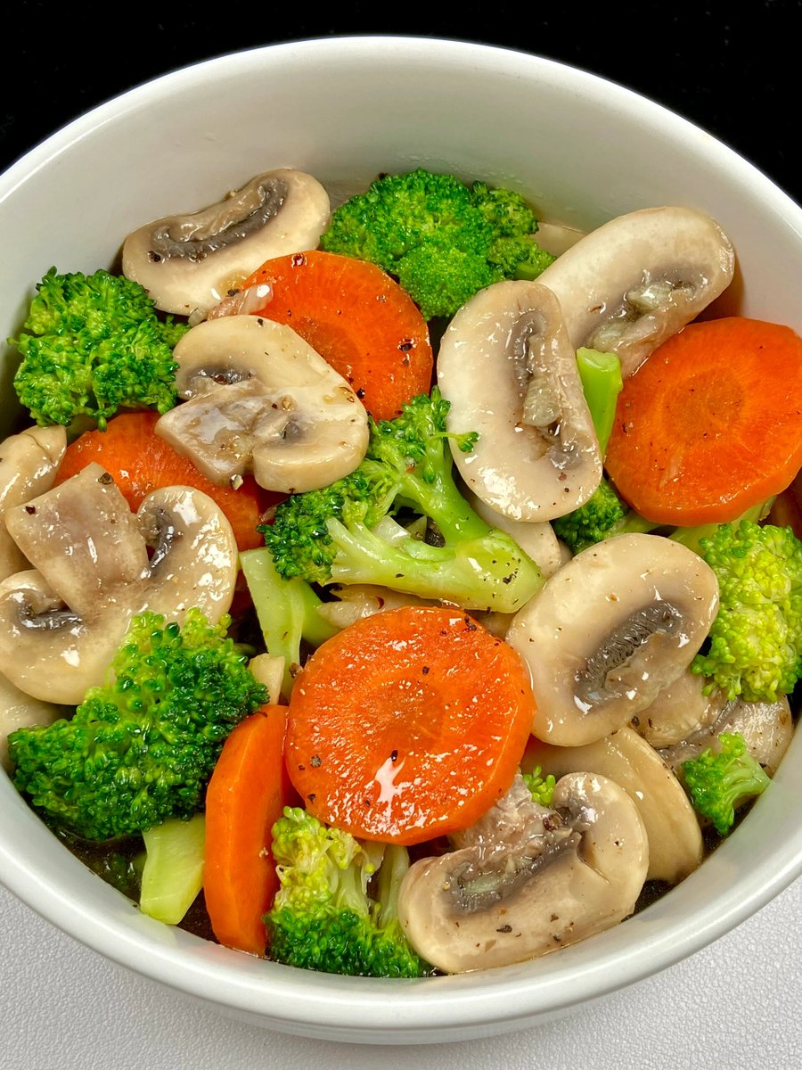nanaakaitu's tweet photo. From eating takeout 5 nights a week to cooking my own stir-fry lately — small step, big win for my wallet and mood ， https://t.co/0xY7vJEfWr