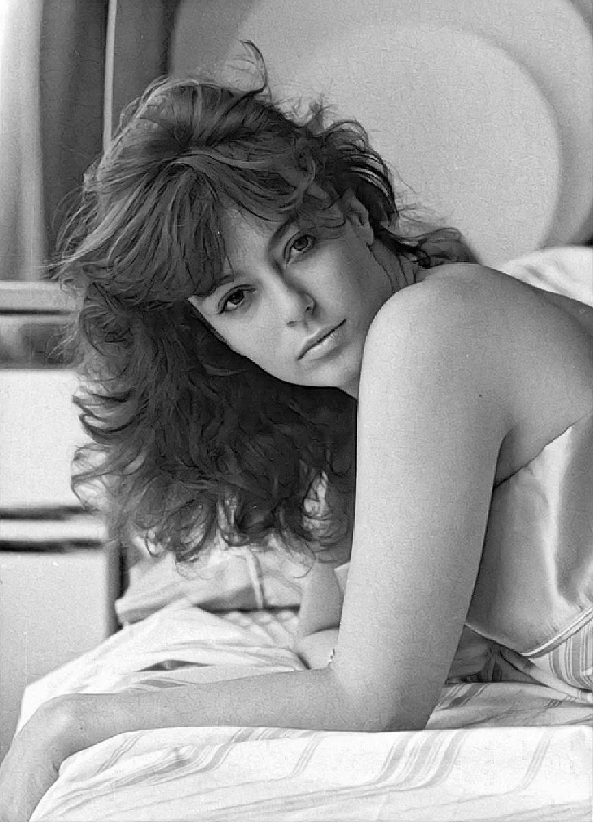 73_bart's tweet photo. Rachel Ward early 1980s) https://t.co/et65Xtxrc2