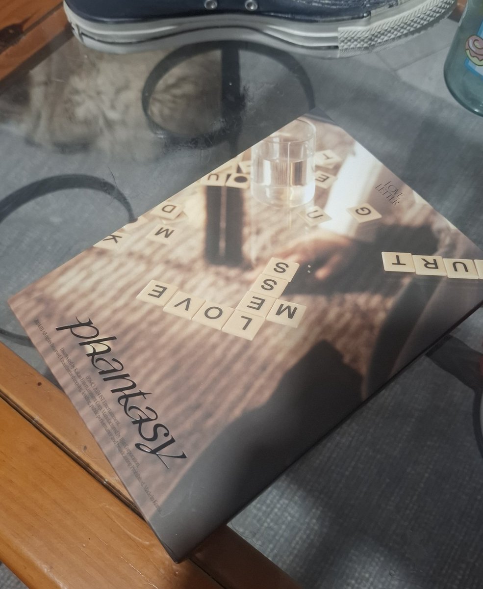 chchchanhee_'s tweet photo. mi novia me compró este album de the boyz y me tocó pc de Kevin y Changmin y una foto de Hyunjae y otra de Younghoon mfmfmfmc
no tocó chanhee pero me salió changmin asi que gane igualmente https://t.co/WqtTfEHsr3