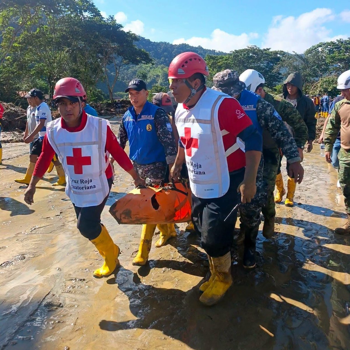 craj_78's tweet photo. #redenvivoloja
Rueda de prensa desde la provincia de #Zamora sobre la emergencia ocasionada tras la crecida del río en el sector de  #Cantzama #redenvivoloja #ecuador2026 #loja #invierno 

LINK EN VIVO: 
https://t.co/uSPxKgPU1z https://t.co/KB7hheb2LL