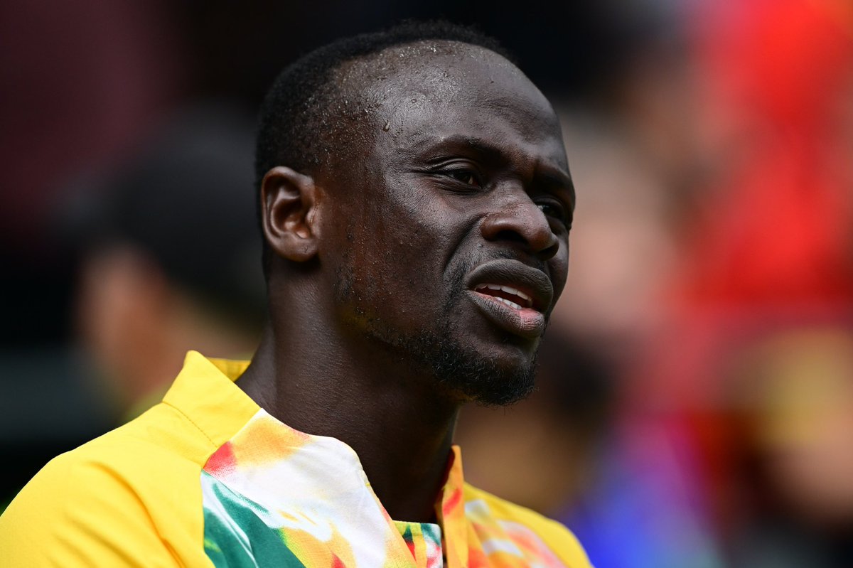 ActuFoot_'s tweet photo. 🚨🚨 DES TENSIONS ONT EXISTÉ ENTRE SADIO MANÉ ET KALIDOU KOULIBALY AU SEIN DE LA SÉLECTION SÉNÉGALAISE 🇸🇳 ! 😤

Le cas Malang Sarr, finalement réserviste, A DIVISÉ ! 🥶

Mané était favorable à sa présence tandis que Koulibaly s’y serait opposé. 

À la veille du match contre la France, Sadio Mané aurait estimé que Koulibaly, arrivé diminué physiquement, n’était pas à 100 % et aurait proposé d’aligner Malang Sarr à sa place. 😳

Depuis, les tensions entre les deux cadres se seraient accentuées…

🗞️ @footmercato