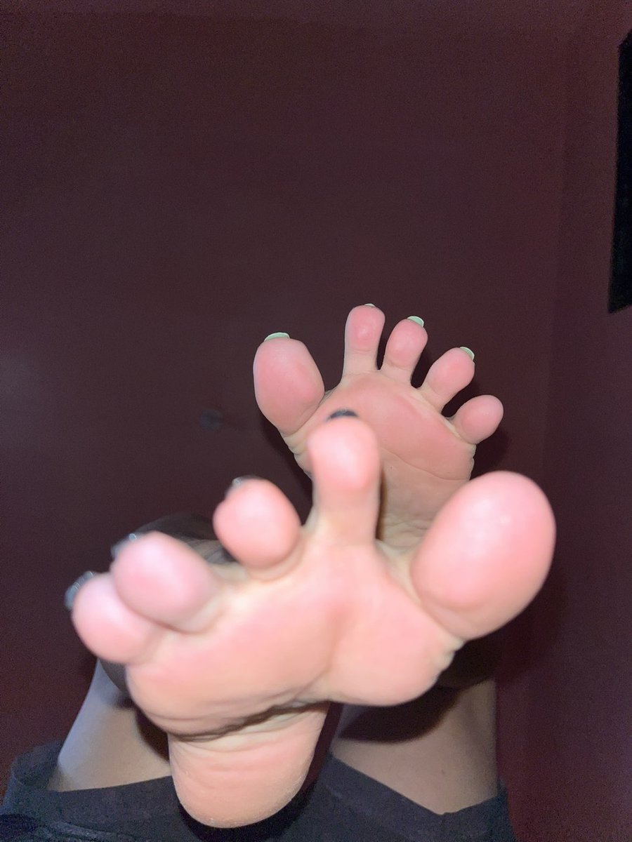 rzfeetsoles's tweet photo. Heyy :) https://t.co/SZRL8zZpj8
