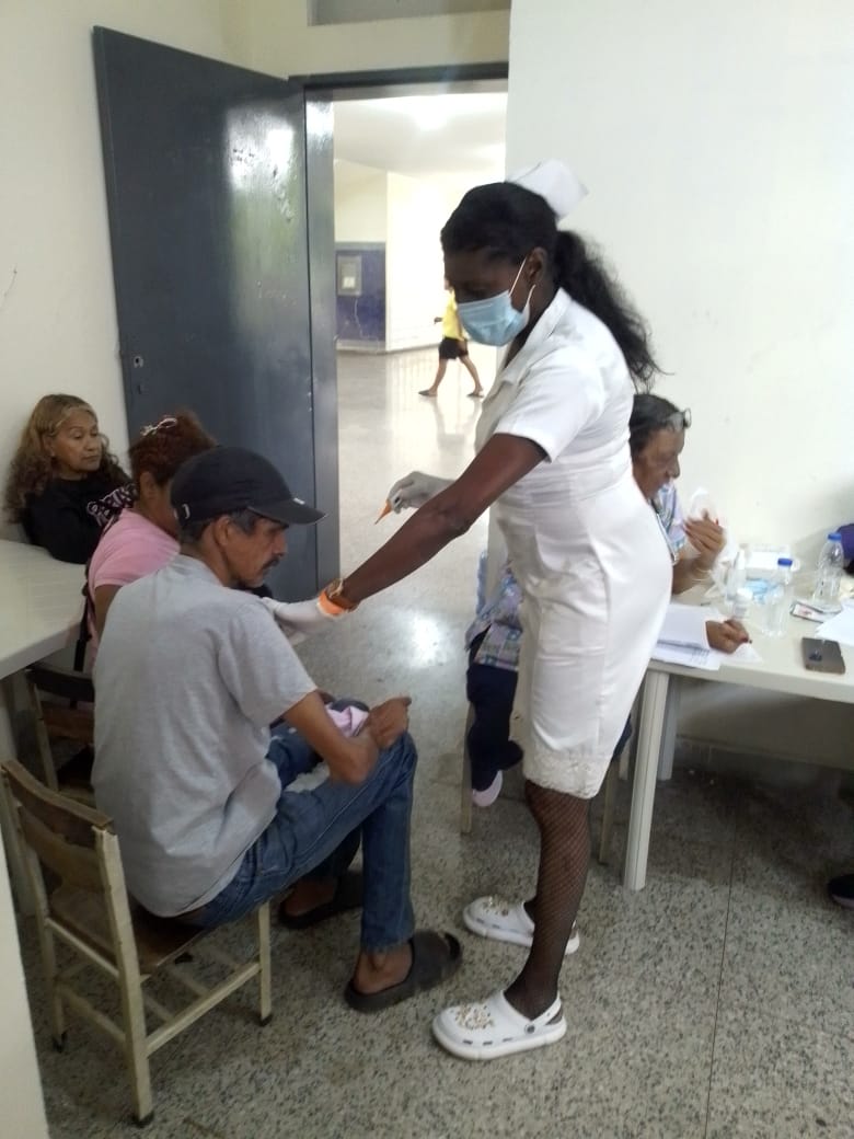 cubacooperaven's tweet photo. Reconocimiento especial a la Lic. Madrilina Varona por su extraordinaria labor y compromiso en el CDI Gran Colombia y el Refugio Ecuador. 🩺✨

Gracias por su entrega en la atención a nuestros pacientes y por ser ejemplo de profesionalismo y vocación. ¡Orgullo de nuestro equipo! https://t.co/JZ2ApQOQmr