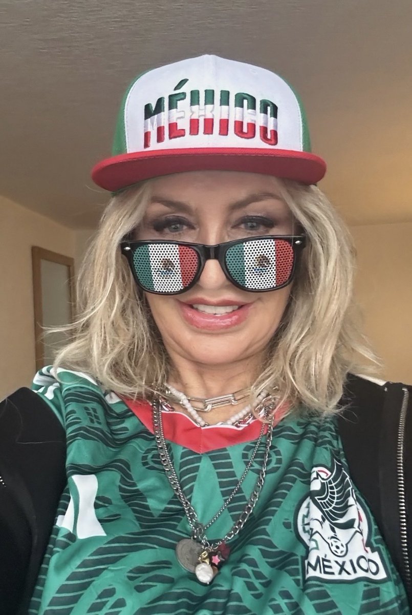 Kasienkawy's tweet photo. 🇲🇽❤️¡Vamos México! 🇲🇽⚽️💪 https://t.co/H1Kx8HLuzD