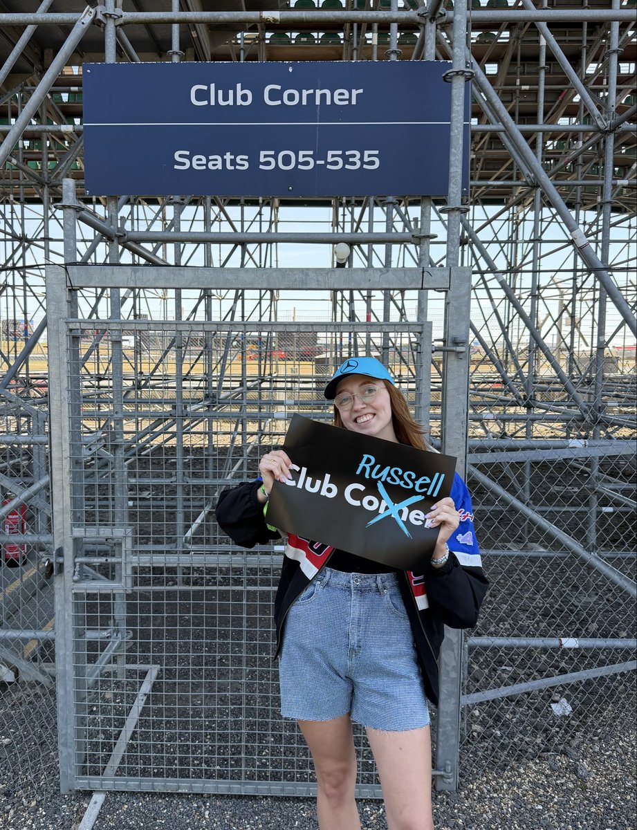 Cecilie_F1's tweet photo. @GeorgeRussell63 Petition to make a #GRandstand happen next year pleaseee 🤭🩵✨ https://t.co/vdRw4Kyg0g
